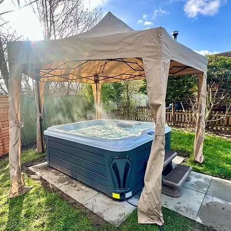 Ash With Free Hot Tub And Parking Apartman *