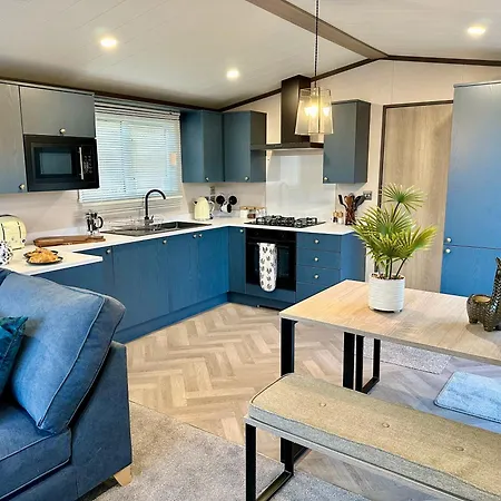 Ash With Free Hot Tub And Parking Apartman